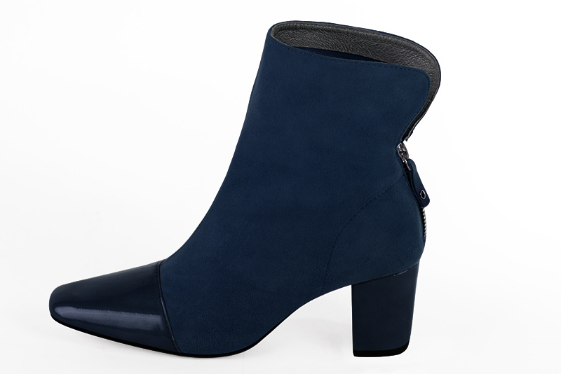 Navy blue women's ankle boots with a zip at the back. Square toe. Medium block heels. Profile view - Florence KOOIJMAN